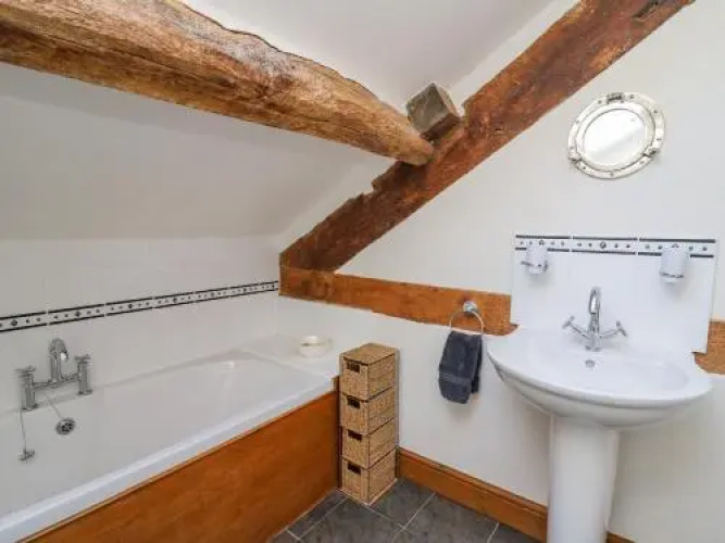 Hendre Bach Barn
