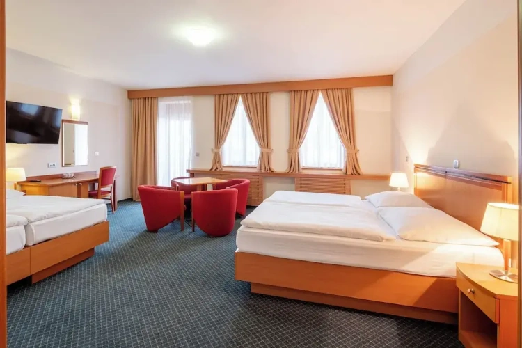 Classic Quadruple room
