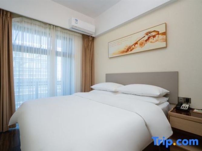 1 Bedroom Business Suite