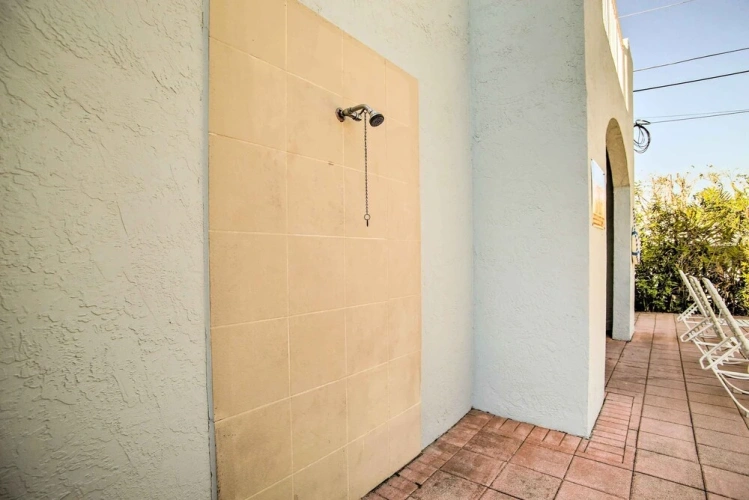 1 Bedroom Apartment with balcony