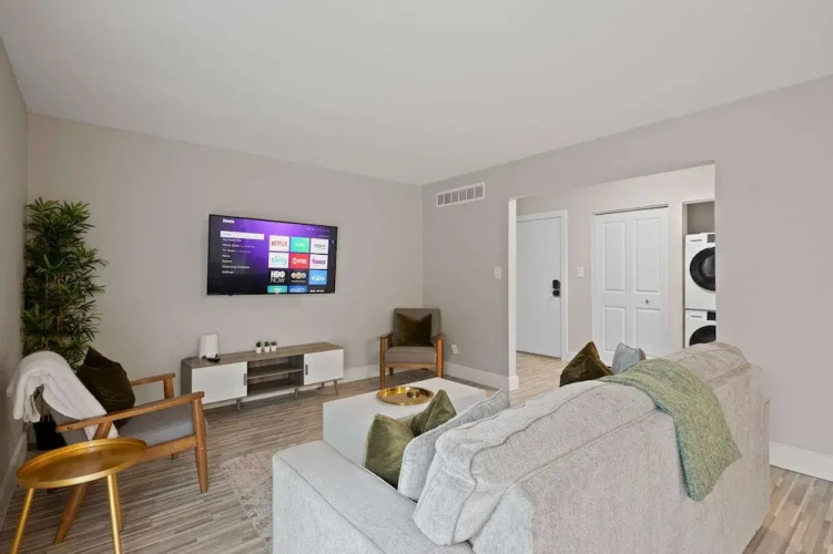 Inviting 2BR 2BA Unit in Rochester Hills
