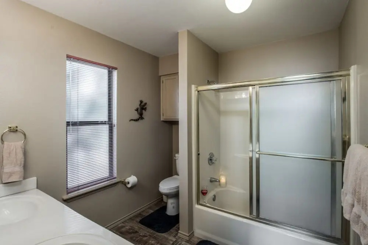 Chelsea House - Three Bedroom Cabin