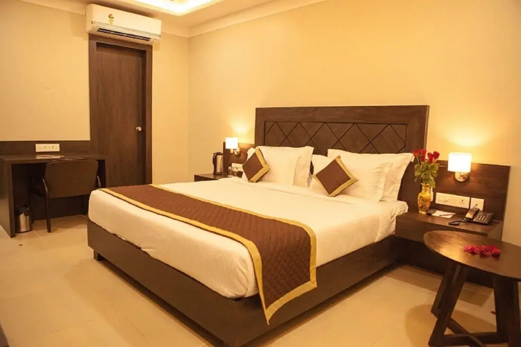 Deluxe Double room with city view