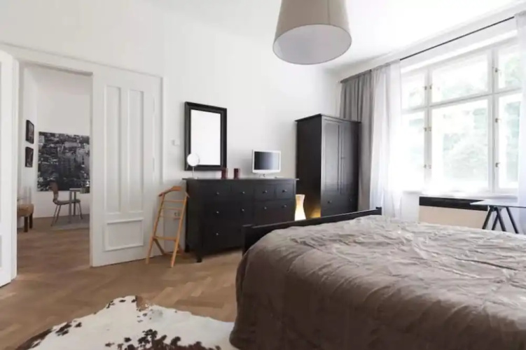Chic And Spacious Buzulucka Apartment