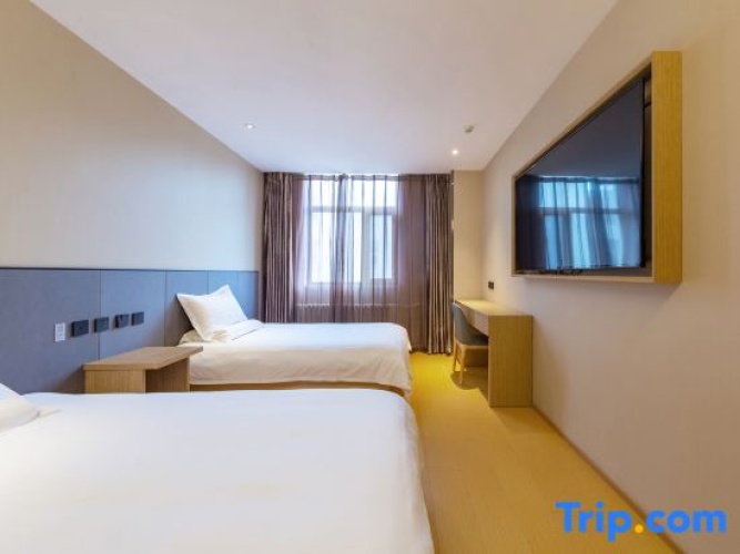 Standard Double room with street view