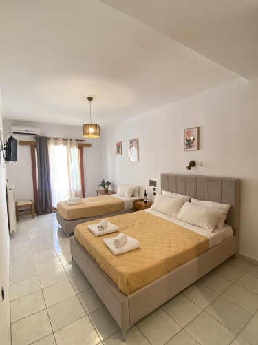 Standard Triple room with balcony