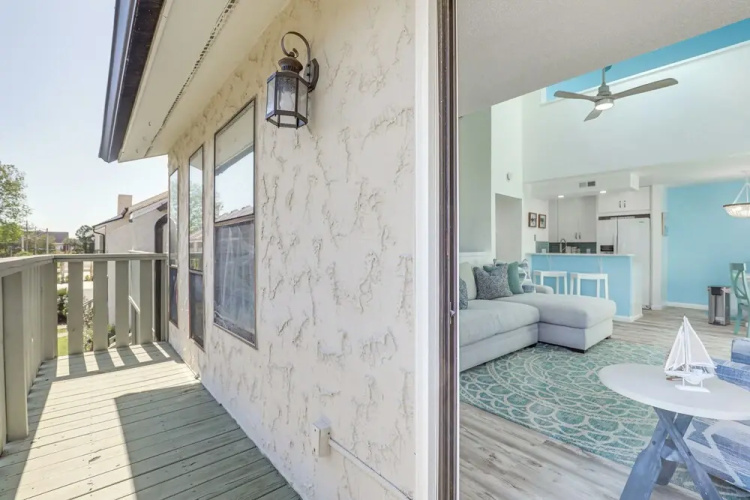 Bright & Airy Myrtle Beach Condo: 1 Block to Ocean