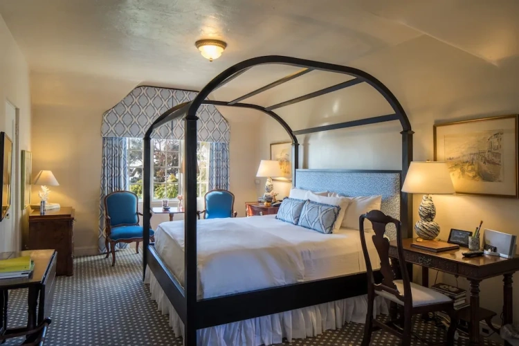 Premium Double room with partial ocean view