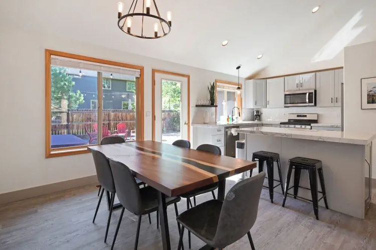 Quail Covey 3 Bedroom Home by RedAwning