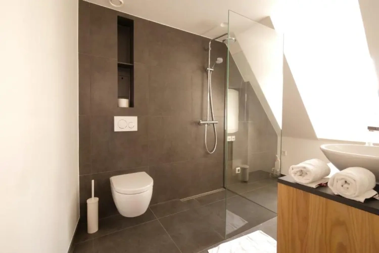 4 Bedrooms Apartment with balcony