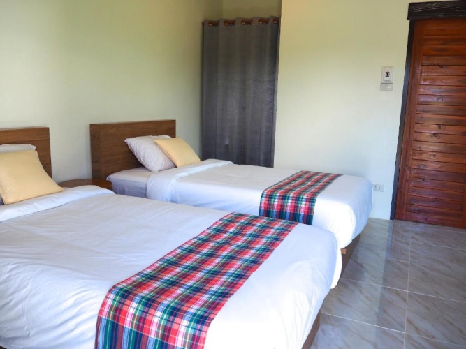 Standard Twin room with garden view
