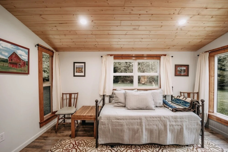 71mf- Rustic - Pets Ok - Sleeps 4 1 Bedroom Cabin by RedAwning