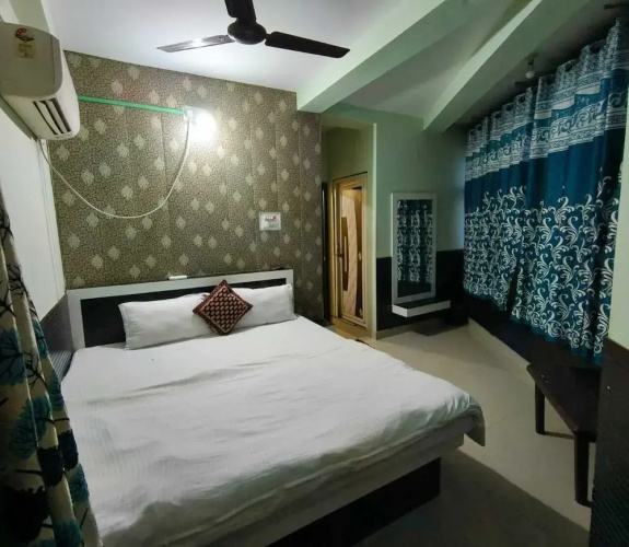 Hotel J B Palace