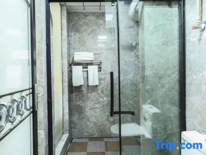 Standard Twin room with balcony