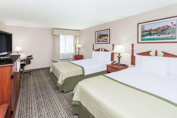 Standard Quadruple room