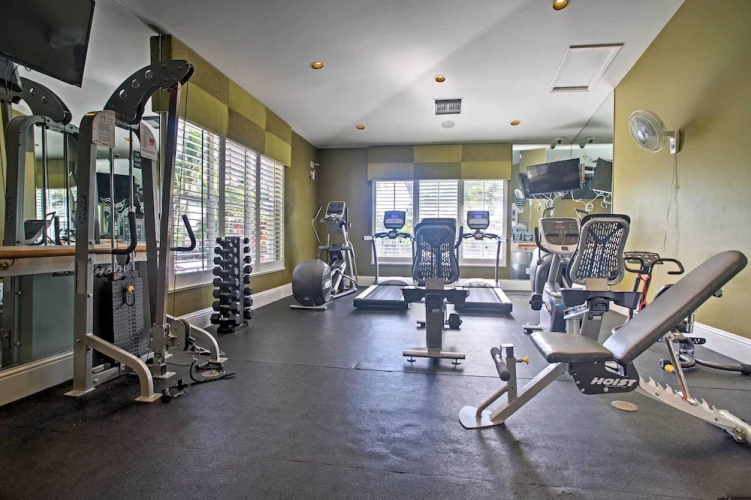 Naples Condo w/ Golf View & Resort-style Amenities