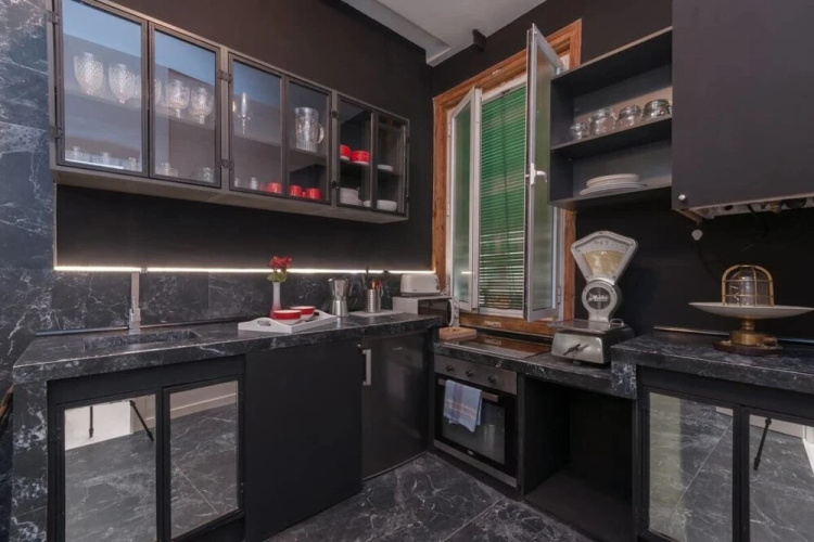 Spacious Designer Two Bed Apartment in Malasaña