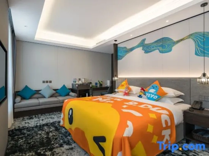 B.Duck Family Suite