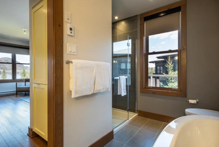3 Bedrooms Apartment