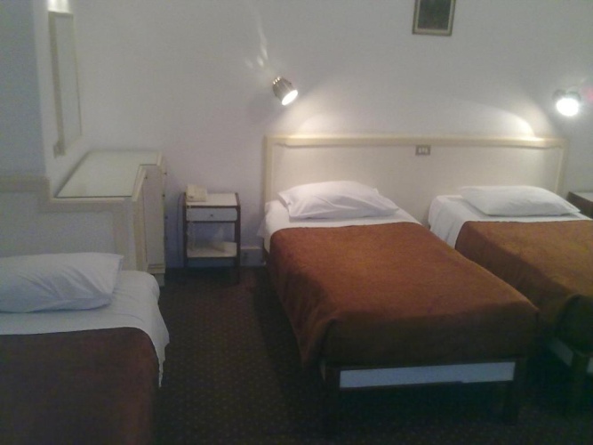 Standard Triple room