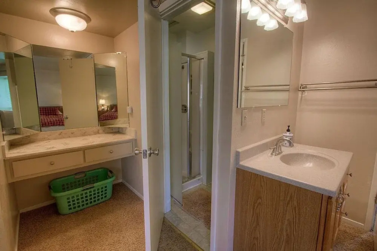 Glen Sully 3 Bedroom Condo by Redawning