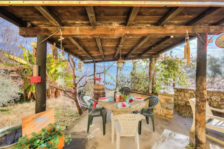 Family Cottage with lake view