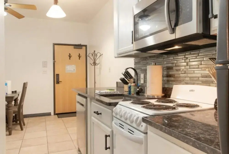 7 guests 2BR 2BA