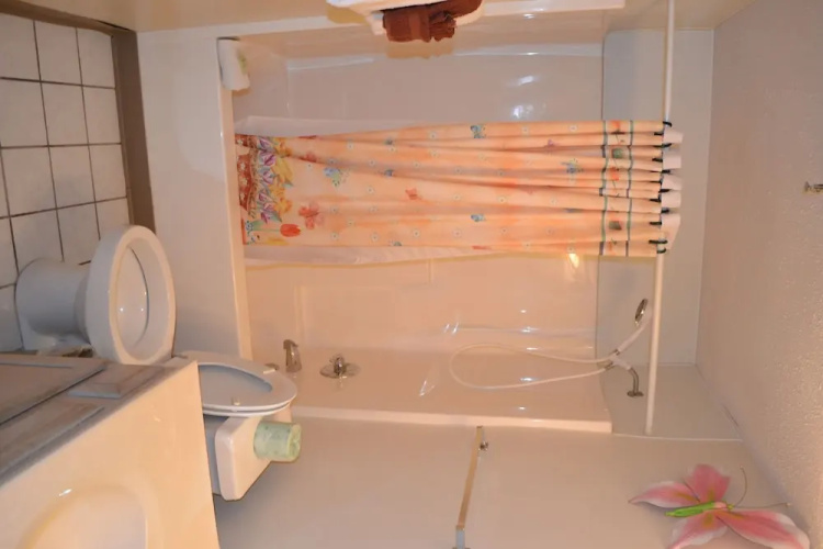 110 3BD Family Condo with Jacuzzi Tub by RedAwning