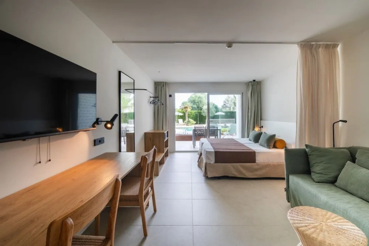 Deluxe Studio with balcony