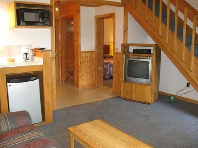 Mayflower Motel And Suites