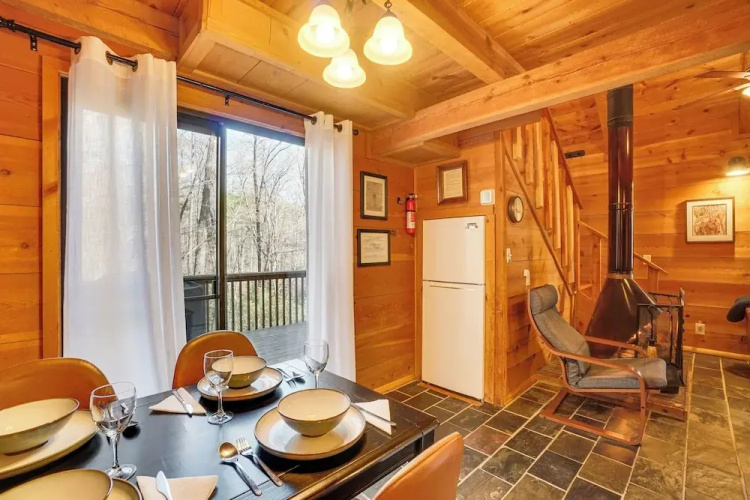 Sautee Nacoochee Mtn Paradise w/ Spacious Deck!