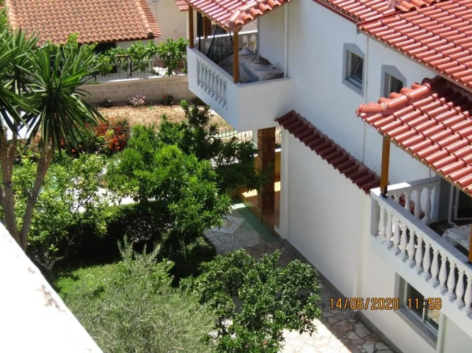 Apartment with garden view