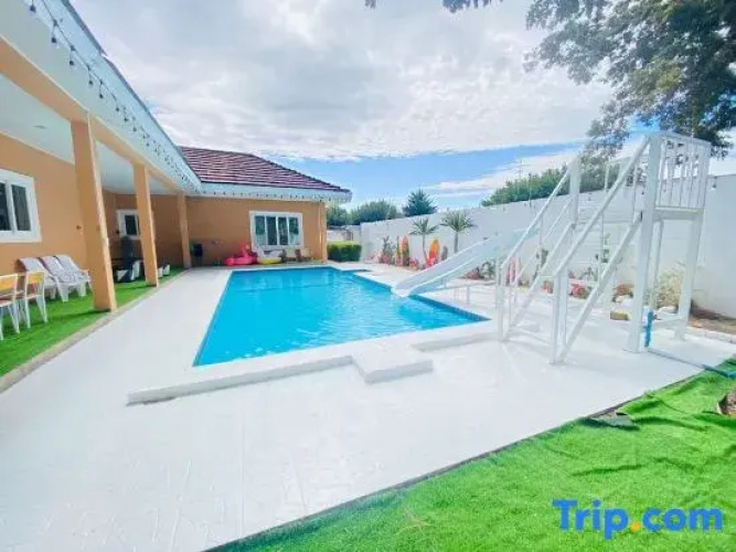 Take a Sea Pool Villa Pattaya