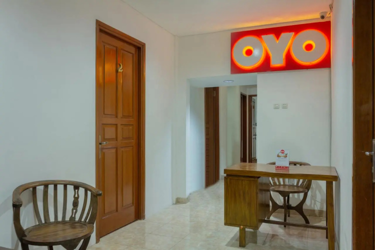 OYO 366 Thamadhiro Residence