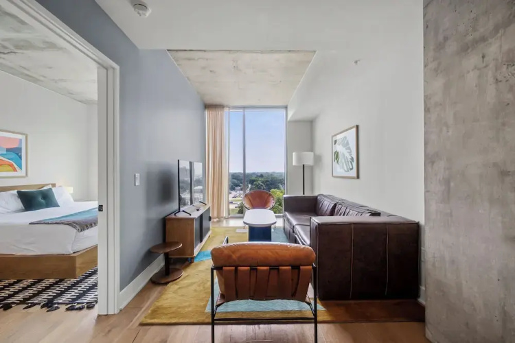 1BR Condo on Rainey St with Pool & Views