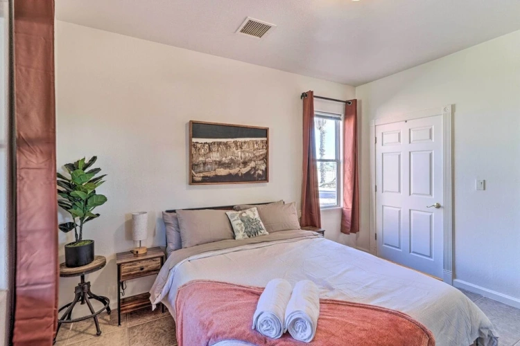 2 Bedrooms Apartment