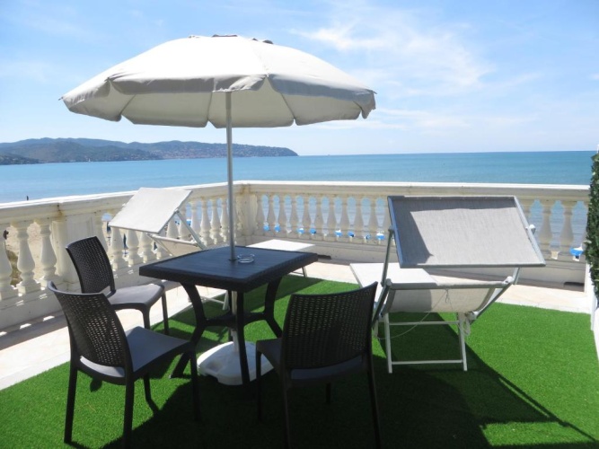 Standard Triple room with sea view