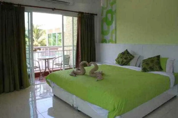 Nana Chat Bangsaen Hotel