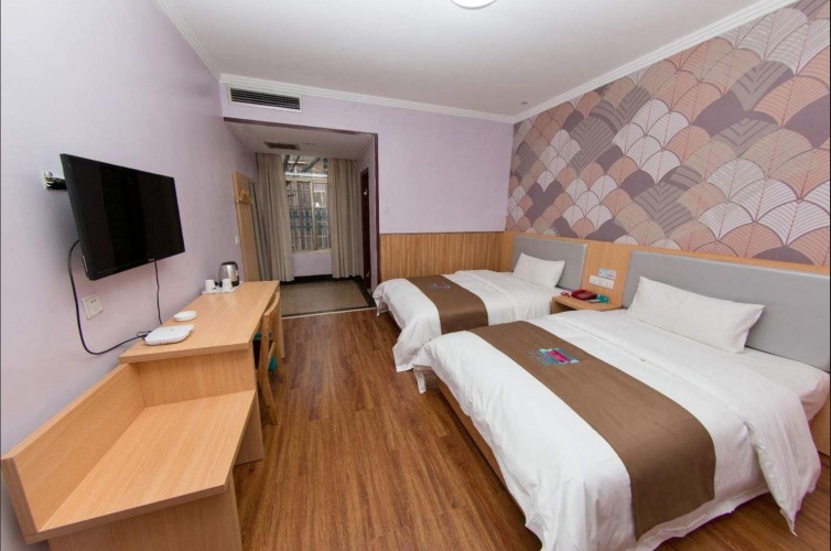 Standard Double room with city view