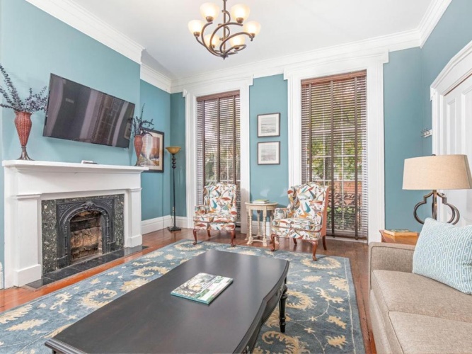 4 Bedrooms Apartment