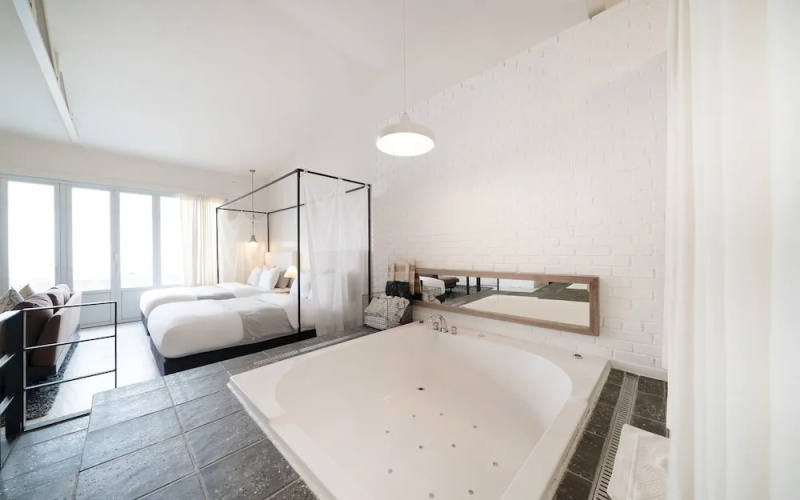 Cheonho Hotel August