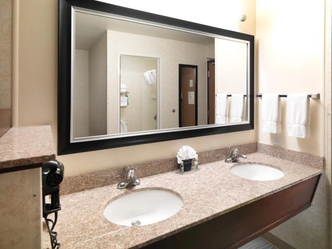 Crystal Inn Hotel & Suites photo 9