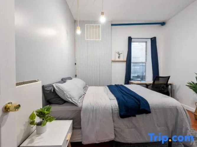 4 Bedrooms Apartment