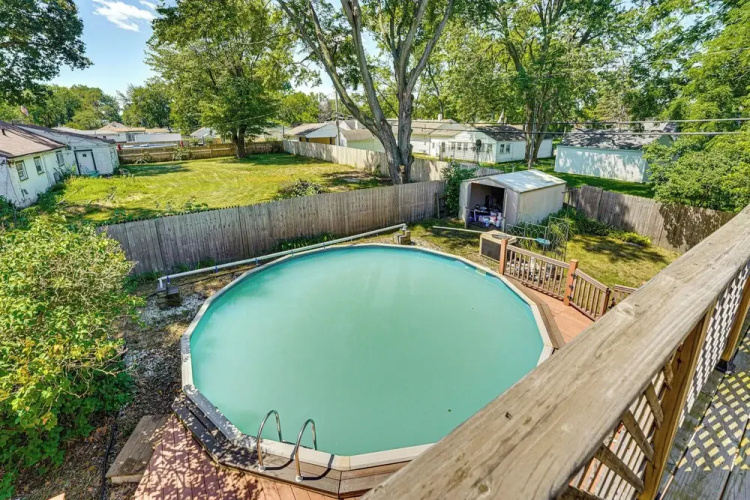 Private Pool & Yard: Pet-friendly Home in Toledo