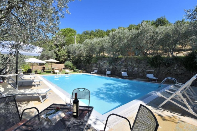 6 Bedrooms Villa