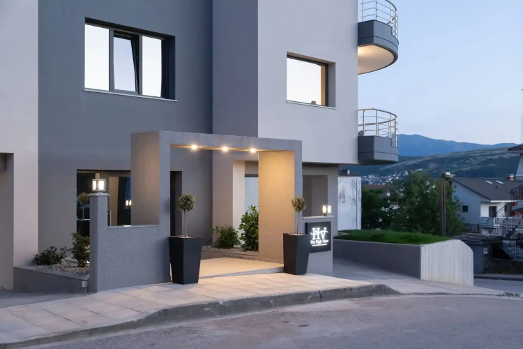 The High View Luxury Suites and Apartments