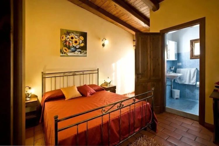Standard Triple room with garden view