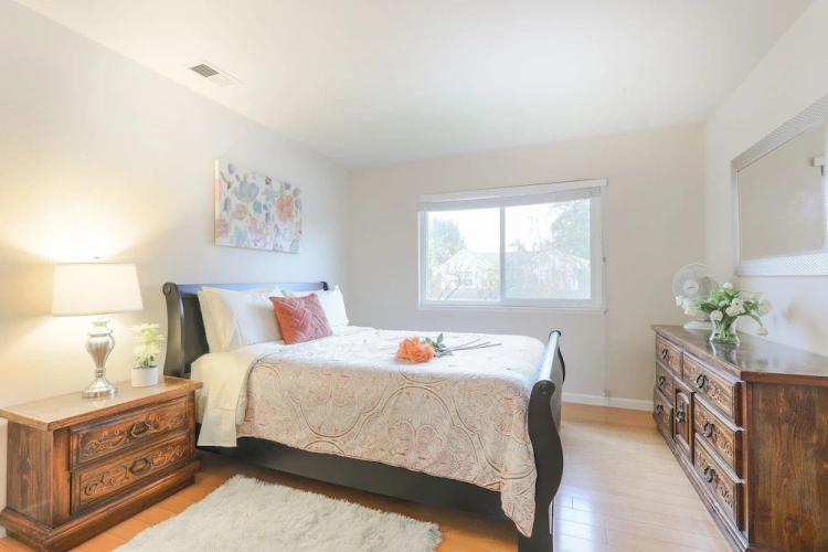 2 Bedrooms Comfort room with balcony
