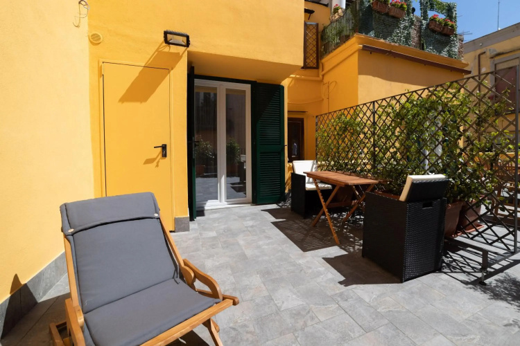 Design Studio Flat with Terrace Next Toledo Metro Stop