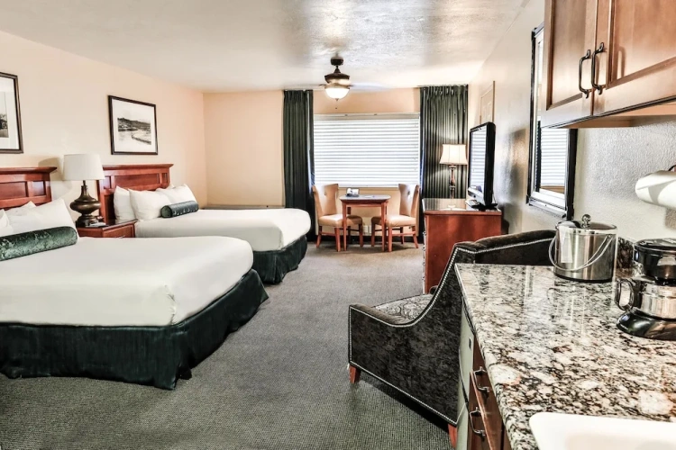 Deluxe Quadruple Suite
